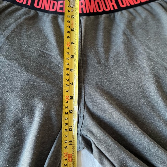 Under Armour Cropped Gym Pants - Picture 4 of 4